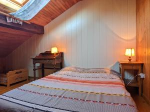 a small bedroom with a bed and a desk at Gîte isolé au cœur des Vosges, parfait pour randonnées - FR-1-583-430 in Miellin