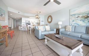 Khu vực ghế ngồi tại Phoenix X 1009 condo