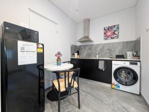 Kuchyň nebo kuchyňský kout v ubytování Urban Luxe Studio Northcrest