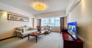 TV a/nebo společenská místnost v ubytování Sanyu Hotel