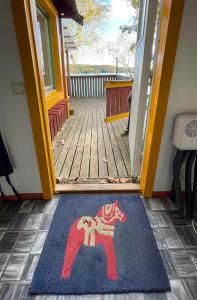 Foto sihtkohas Lerum asuva majutusasutuse Lakeside Cabin With Paddle Board galeriist