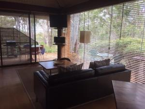 The lounge or bar area at Dunsborough Ridge Retreat