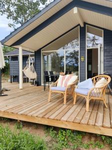 Patio nebo venkovní prostory v ubytování Cozy Family Summer House Near Høve Beach