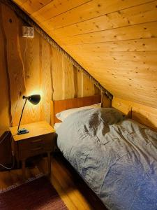 Ένα ή περισσότερα κρεβάτια σε δωμάτιο στο Seaside Cabin With Archipelago Views In Radøy