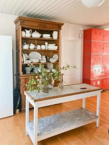 Η κουζίνα ή μικρή κουζίνα στο Charming Artists House In Söderåkra