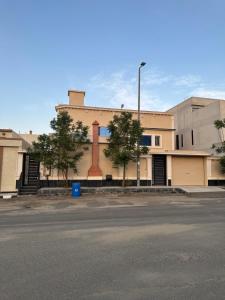 an empty street in front of a building at استديو - smart entry in Abha