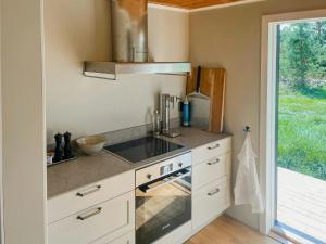 Kuchyň nebo kuchyňský kout v ubytování Nature-Close Cottage Near The Sea