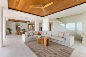 Et opholdsområde på Villa Aroka 4 Bed Sea View - KBR41