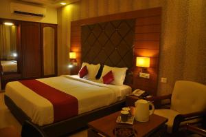 Un ou plusieurs lits dans un hébergement de l'établissement Hotel Khalsa Palace