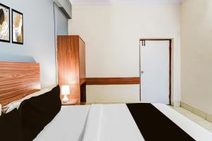 Postel nebo postele na pokoji v ubytování Hotel O Paradise Circle