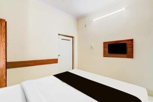 Postel nebo postele na pokoji v ubytování Hotel O Paradise Circle