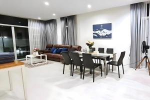 Posezení v ubytování BM Pool Villa Pattaya