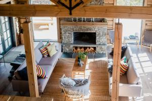 Posezení v ubytování Log House With Sauna And Fireplace In Bydalen