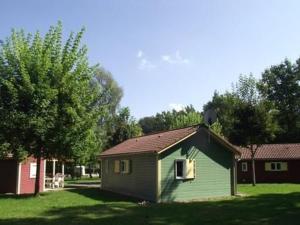 a small house in a yard with a tree at Chalet Édelweiss 35 en lisière de forêt, calme et nature - FR-1-583-444 in Mélisey