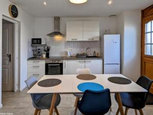 Köök või kööginurk majutusasutuses Appartement rénové avec jardin à Héricourt - FR-1-583-442