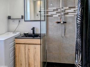 Vannituba majutusasutuses Appartement rénové avec jardin à Héricourt - FR-1-583-442 +6 fotot