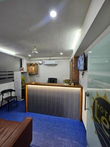 TV a/nebo společenská místnost v ubytování hotel leo + 16 fotografií