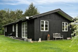 Κήπος έξω από το Klassisk Og Kærligt Renoveret Nær Strand