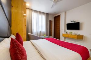 Postel nebo postele na pokoji v ubytování RR Residency