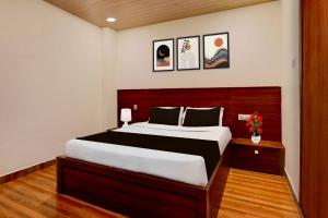 Postel nebo postele na pokoji v ubytování Collection O Vijayawada Koneru Centre Bus Station