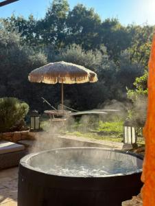 Φωτογραφία από το άλμπουμ του Bohemian House Overlooking Roussillon στο Roussillon