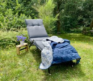 Garður fyrir utan Cozy Holiday Home With Forest And Fjord Views