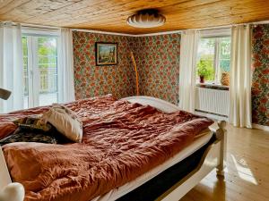 Postel nebo postele na pokoji v ubytování 1800S Holiday Home Near Åsnen And National Park