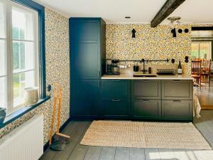 Kuchyň nebo kuchyňský kout v ubytování 1800S Holiday Home Near Åsnen And National Park + 18 fotografií