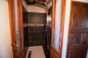 Ένα μπάνιο στο Authentic Stone House Overlooking Les Baux-De-Provence +26 φωτογραφίες