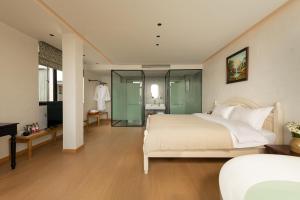 Dali Blue House Sea View B&B客房内的一张或多张床位
