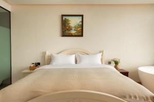 Dali Blue House Sea View B&B客房内的一张或多张床位