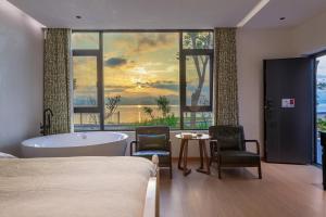 Dali Blue House Sea View B&B客房内的一张或多张床位
