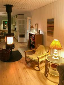 una sala de estar con estufa de leña. en Holiday Home With Wild Garden By The Fjord, en Jægerspris