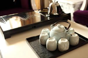 a tea set on a tray in a hotel room at Anshan Camilla Business Hotel in Anshan