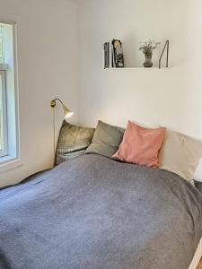 Postel nebo postele na pokoji v ubytování Sunrises And Peace At Bredetved Beach + 11 fotografií