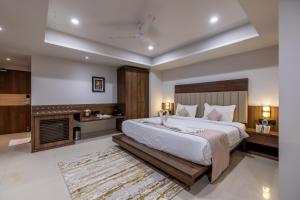 Postel nebo postele na pokoji v ubytování Hotel Classique, Rajkot