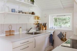 Køkken eller tekøkken på Home With Tranquility And Space For Play + 22 billeder