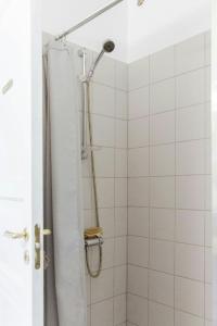 Et badeværelse på Home With Tranquility And Space For Play