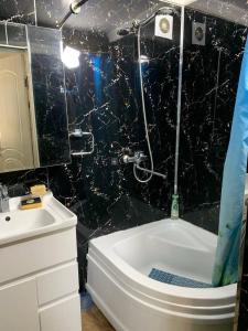 Ένα μπάνιο στο Art hous Hotel