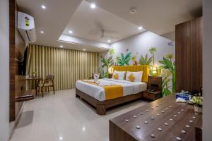 Postel nebo postele na pokoji v ubytování Hotel Classique, Rajkot