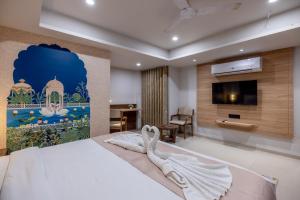 Postel nebo postele na pokoji v ubytování Hotel Classique, Rajkot