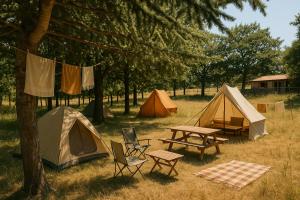 a group of tents and a picnic table and a picnic table at Le Chiancate in San Giovanni Rotondo