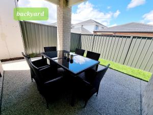 Μπαλκόνι ή βεράντα στο Minta Estate 4bedrooms Berwick home no sharing