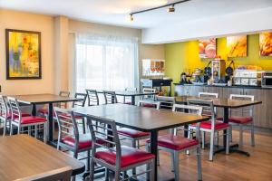 Restaurace v ubytování Comfort Inn Sherbrooke + 37 fotografií