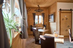 Χώρος καθιστικού στο B&B Margit's Ranch Urlaub am Pferdehof