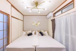 Cama o camas de una habitación en 新宿駅4分2駅から徒歩10分 最大3名 高速WiFi 1階のまるまる貸切部屋