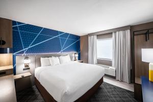 Postel nebo postele na pokoji v ubytování Comfort Suites Longview North