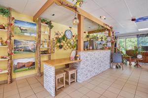 Ein Restaurant oder anderes Speiselokal in der Unterkunft Résidence Odalys Le Hameau du Lac 