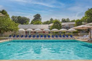 Der Swimmingpool an oder in der Nähe von Résidence Odalys Le Hameau du Lac