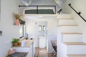 Fotografie z fotogalerie ubytování Hill Creek Tiny House 1 by Tiny Away v destinaci Perwillowen
